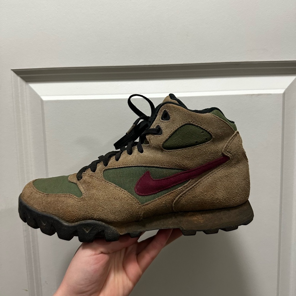 Vintage Nike hiking shoes